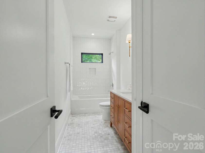 5963 Gate Post Road, Charlotte, NC 28211.  MLS# CAR4390740, YatesRealty ID 35004. 