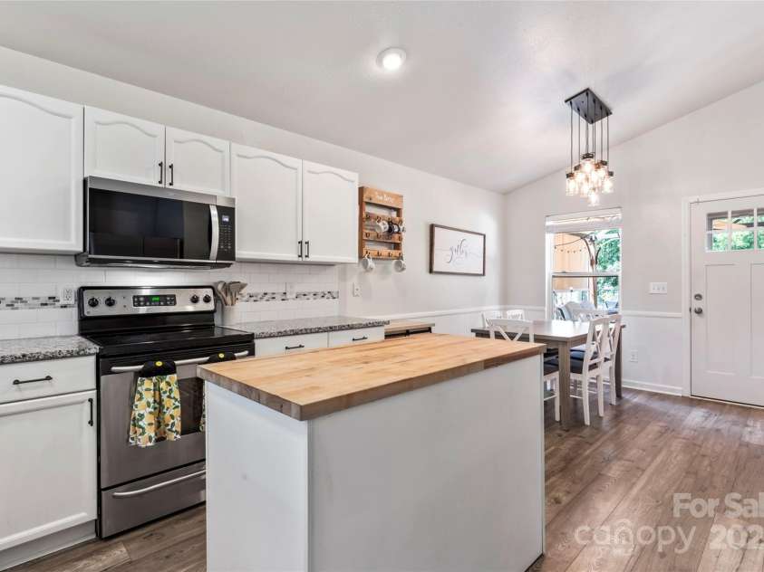 570 Montgomery Drive, Rock Hill, SC 29732.  MLS# CAR4295047, YatesRealty ID 35005. 