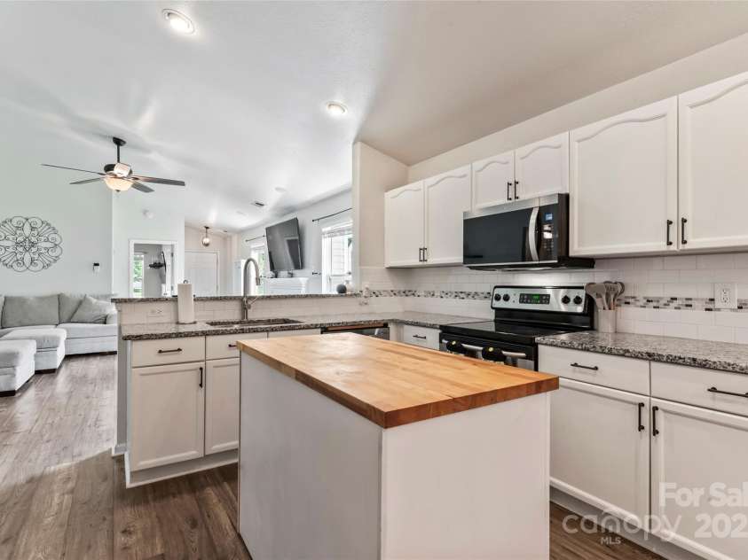 570 Montgomery Drive, Rock Hill, SC 29732.  MLS# CAR4295047, YatesRealty ID 35005. 