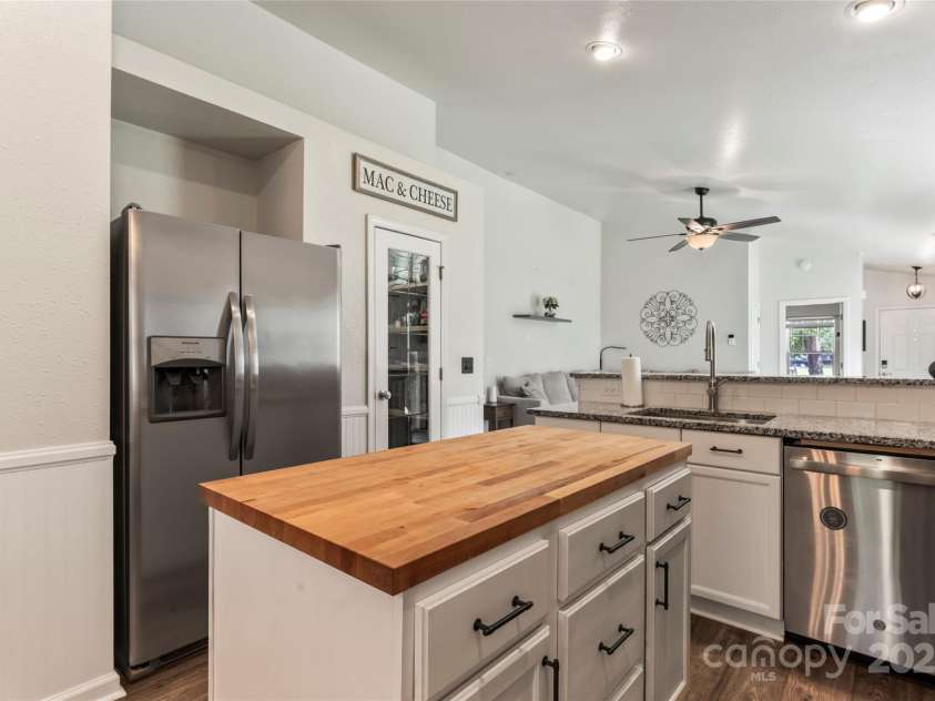 570 Montgomery Drive, Rock Hill, SC 29732.  MLS# CAR4295047, YatesRealty ID 35005. 