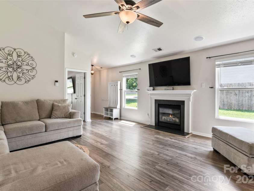 570 Montgomery Drive, Rock Hill, SC 29732.  MLS# CAR4295047, YatesRealty ID 35005. 