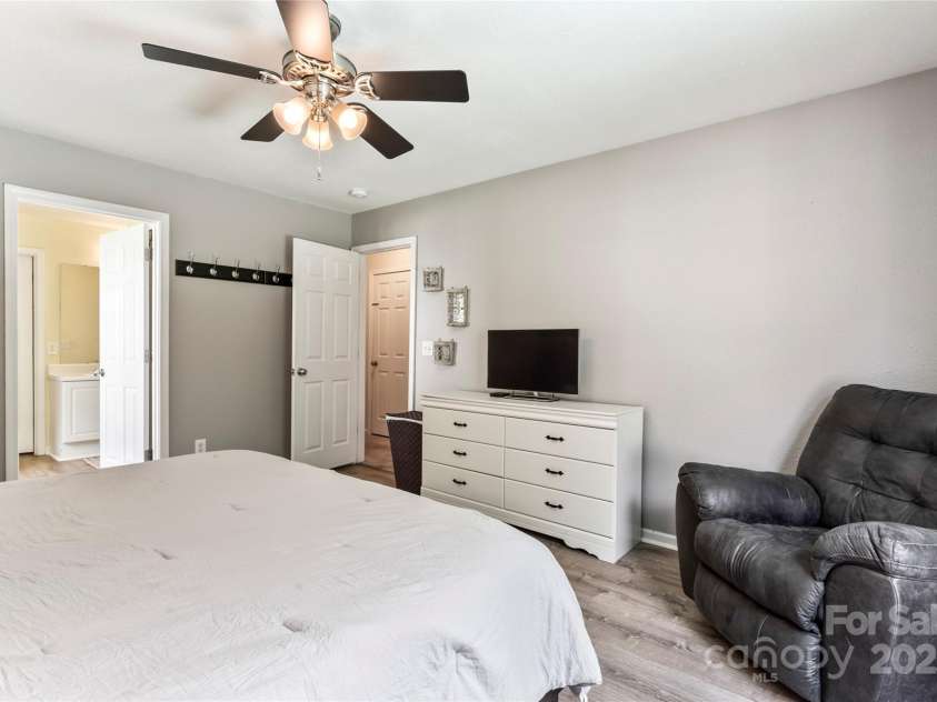 570 Montgomery Drive, Rock Hill, SC 29732.  MLS# CAR4295047, YatesRealty ID 35005. 