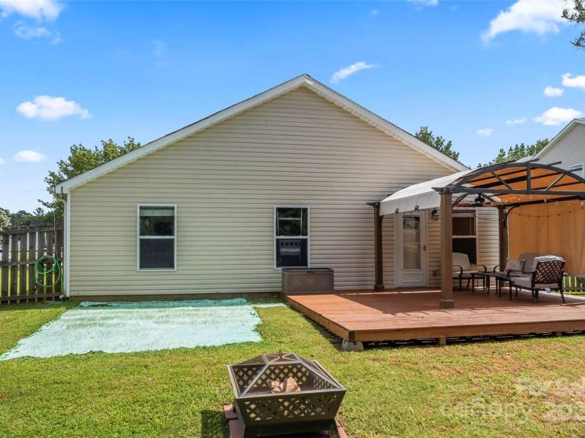 570 Montgomery Drive, Rock Hill, SC 29732.  MLS# CAR4295047, YatesRealty ID 35005. 