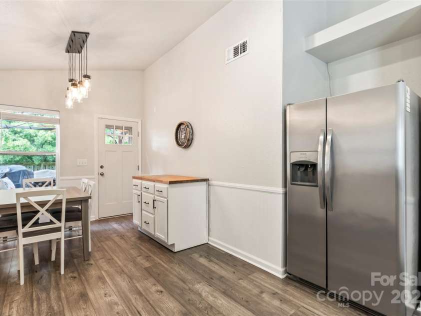 570 Montgomery Drive, Rock Hill, SC 29732.  MLS# CAR4295047, YatesRealty ID 35005. Moveable butcher block island
