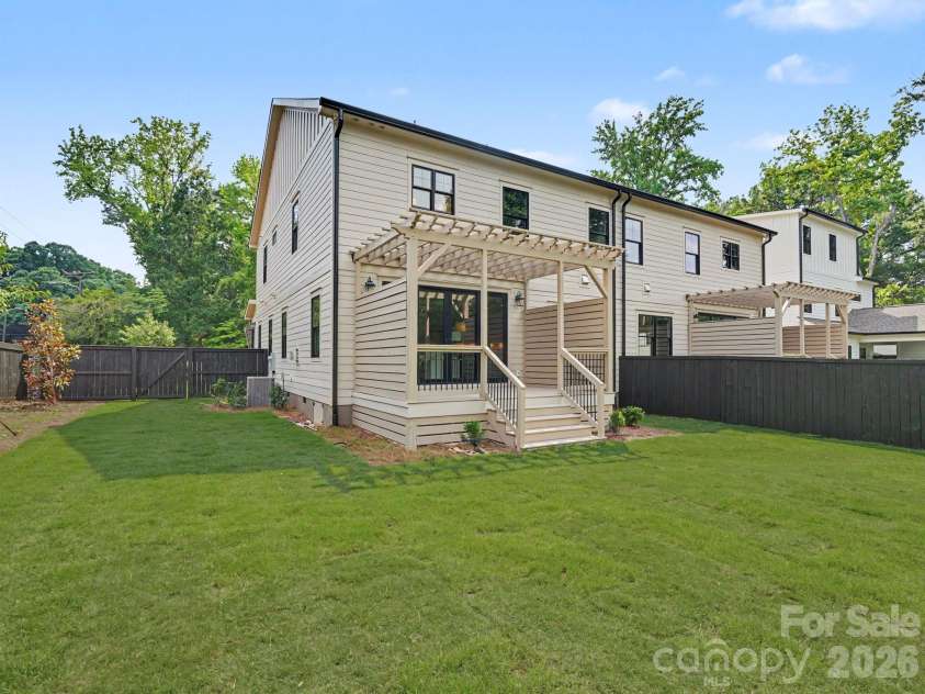 5971 Gate Post Road, Charlotte, NC 28211.  MLS# CAR4395302, YatesRealty ID 35005. 