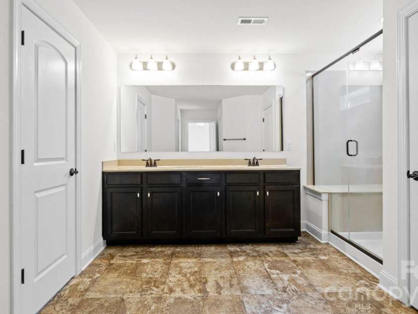 7235 Barefoot Forest Drive, Charlotte, NC 28269.  MLS# CAR4396233, YatesRealty ID 35006. 