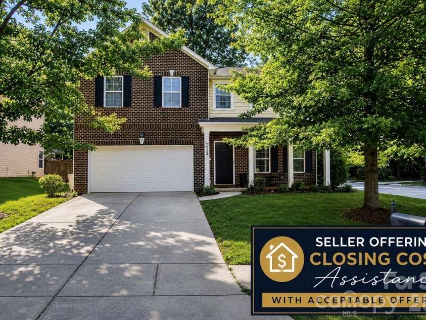7235 Barefoot Forest Drive, Charlotte, NC 28269.  MLS# CAR4396233, YatesRealty ID 35006. 