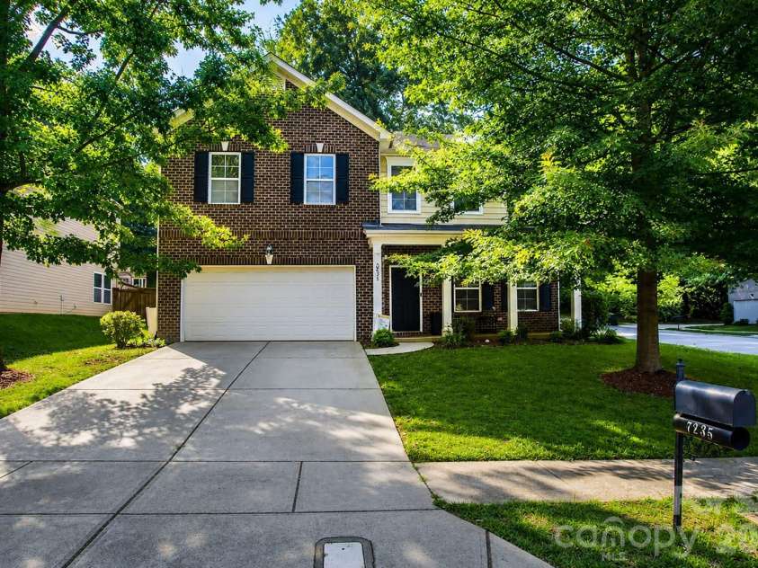 7235 Barefoot Forest Drive, Charlotte, NC 28269.  MLS# CAR4430339, YatesRealty ID 35006. 