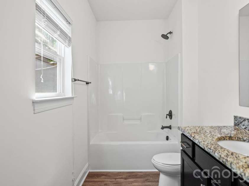 7235 Barefoot Forest Drive, Charlotte, NC 28269.  MLS# CAR4430339, YatesRealty ID 35006. 