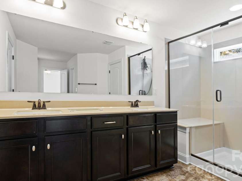7235 Barefoot Forest Drive, Charlotte, NC 28269.  MLS# CAR4430339, YatesRealty ID 35006. 