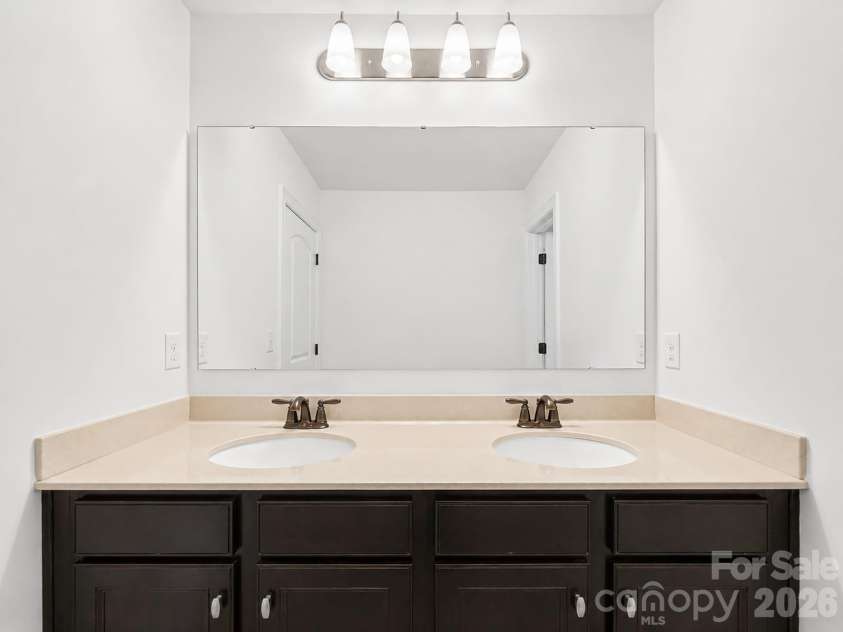 7235 Barefoot Forest Drive, Charlotte, NC 28269.  MLS# CAR4430339, YatesRealty ID 35006. 