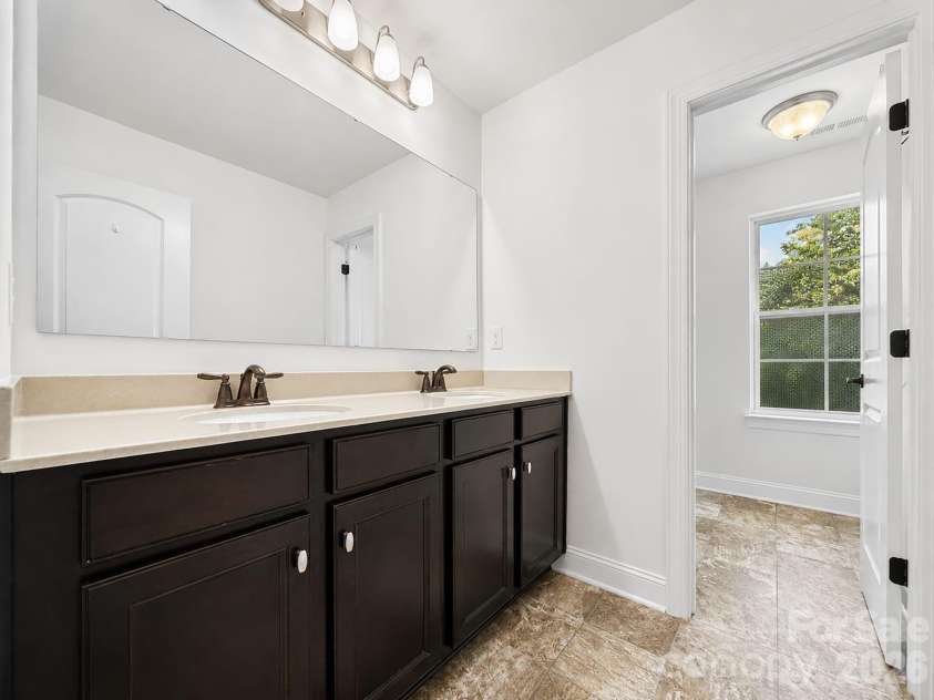 7235 Barefoot Forest Drive, Charlotte, NC 28269.  MLS# CAR4430339, YatesRealty ID 35006. 