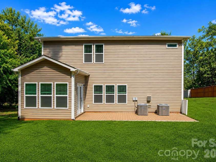 7235 Barefoot Forest Drive, Charlotte, NC 28269.  MLS# CAR4430339, YatesRealty ID 35006. 