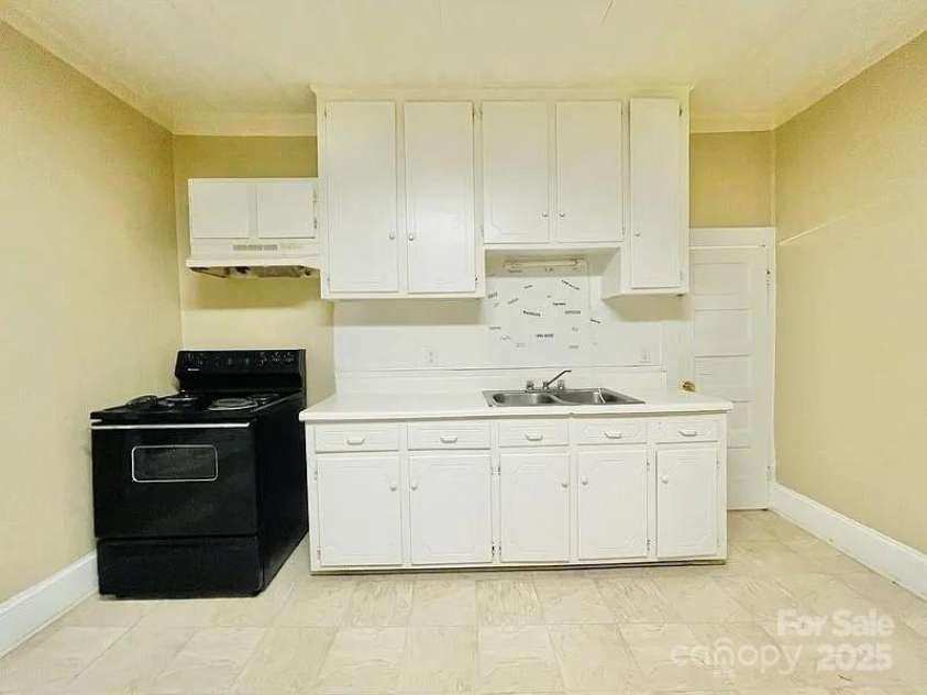 861 Old Charlotte Road, Concord, NC 28027.  MLS# CAR4272025, YatesRealty ID 35006. Kitchen-Previous Rental pictures-