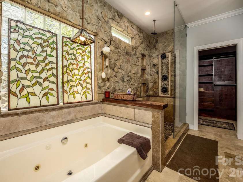 7933 Sally Clark Drive, Denver, NC 28037.  MLS# CAR4397836, YatesRealty ID 35007. Primary Bath w/jetted tub