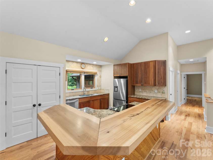 165 South Hill Drive, Brevard, NC 28712.  MLS# CAR4398285, YatesRealty ID 35008. 