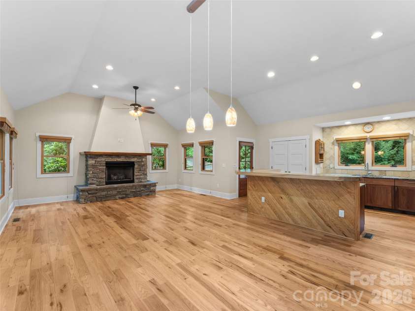 165 South Hill Drive, Brevard, NC 28712.  MLS# CAR4398285, YatesRealty ID 35008. 