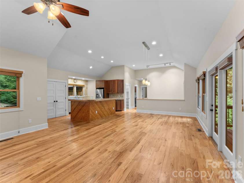 165 South Hill Drive, Brevard, NC 28712.  MLS# CAR4398285, YatesRealty ID 35008. 