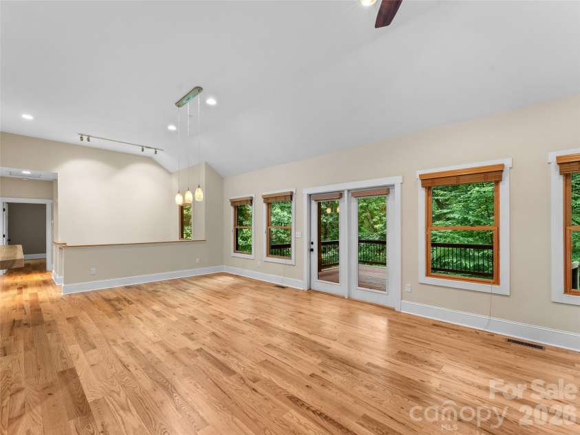 165 South Hill Drive, Brevard, NC 28712.  MLS# CAR4398285, YatesRealty ID 35008. 