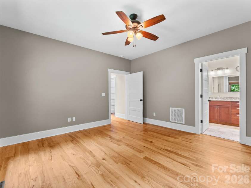 165 South Hill Drive, Brevard, NC 28712.  MLS# CAR4398285, YatesRealty ID 35008. 