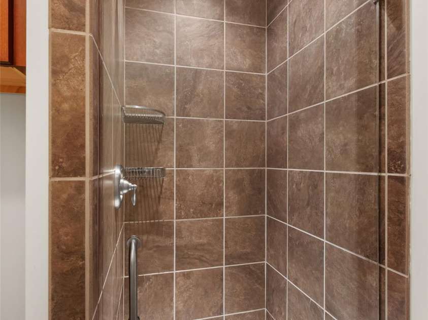 165 South Hill Drive, Brevard, NC 28712.  MLS# CAR4398285, YatesRealty ID 35008. 