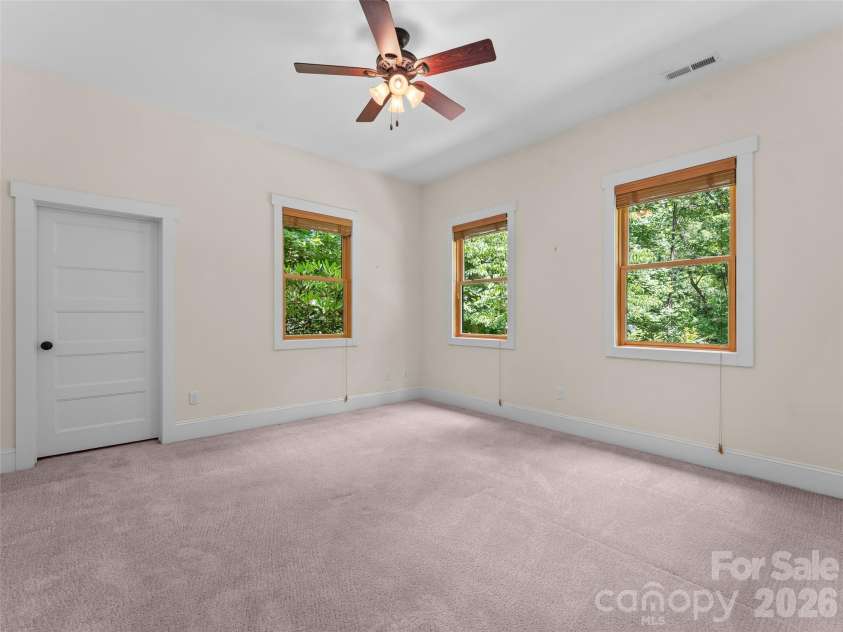 165 South Hill Drive, Brevard, NC 28712.  MLS# CAR4398285, YatesRealty ID 35008. 