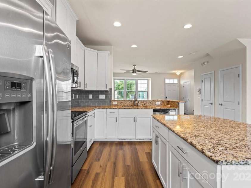 3323 Major Samuals Way, Charlotte, NC 28208.  MLS# CAR4285765, YatesRealty ID 35009. 