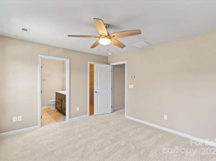 3323 Major Samuals Way, Charlotte, NC 28208.  MLS# CAR4285765, YatesRealty ID 35009. 