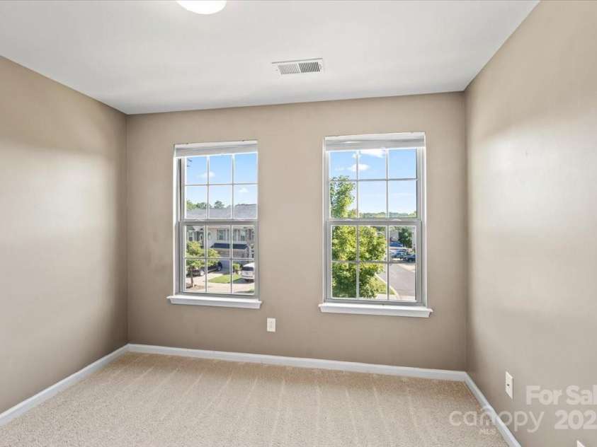 3323 Major Samuals Way, Charlotte, NC 28208.  MLS# CAR4285765, YatesRealty ID 35009. 