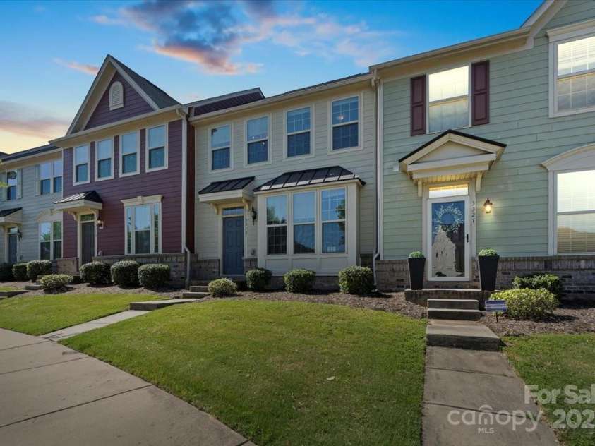 3323 Major Samuals Way, Charlotte, NC 28208.  MLS# CAR4285765, YatesRealty ID 35009. 