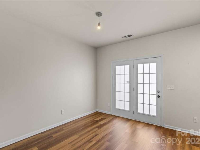 3323 Major Samuals Way, Charlotte, NC 28208.  MLS# CAR4285765, YatesRealty ID 35009. Dining area