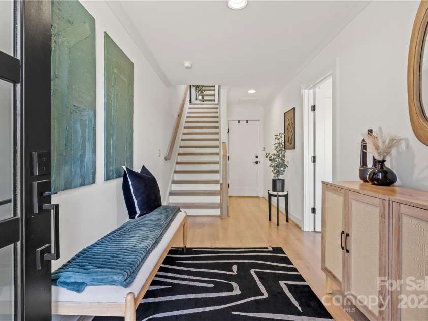 904 Van Every Street, Charlotte, NC 28205.  MLS# CAR4228481, YatesRealty ID 3501. Entry