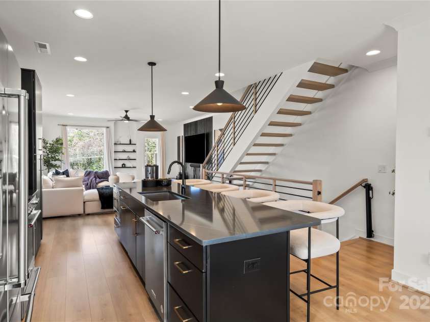 904 Van Every Street, Charlotte, NC 28205.  MLS# CAR4228481, YatesRealty ID 3501. Kitchen