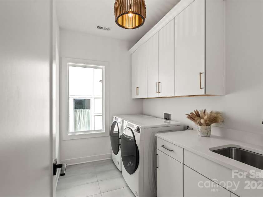 904 Van Every Street, Charlotte, NC 28205.  MLS# CAR4228481, YatesRealty ID 3501. Laundry Room