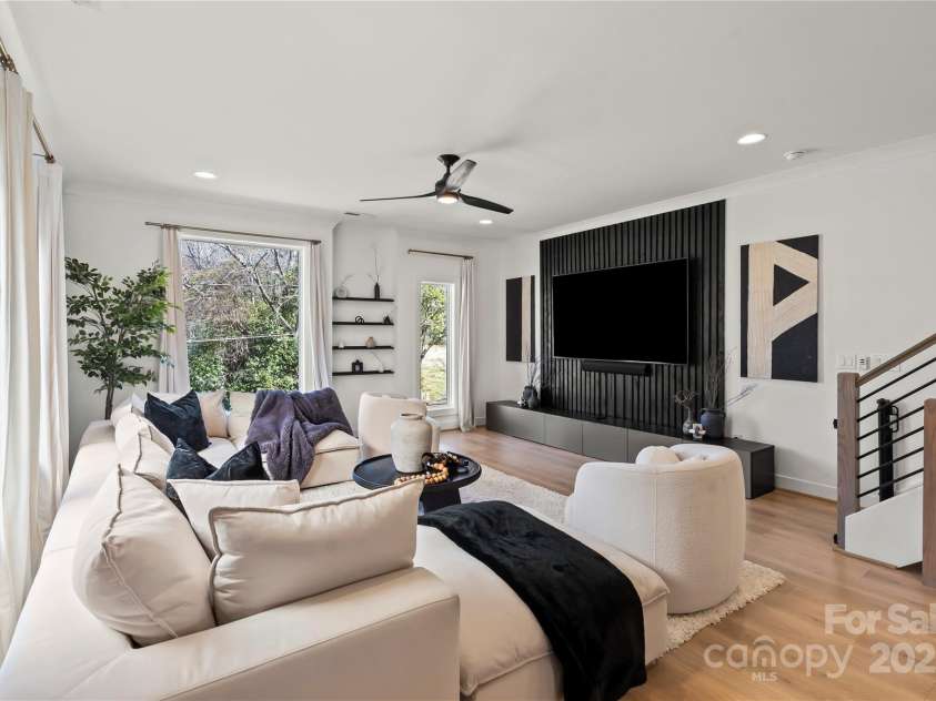 904 Van Every Street, Charlotte, NC 28205.  MLS# CAR4228481, YatesRealty ID 3501. Living Room