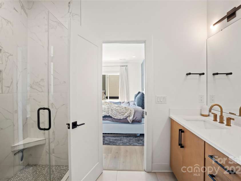 904 Van Every Street, Charlotte, NC 28205.  MLS# CAR4228481, YatesRealty ID 3501. Primary Bath