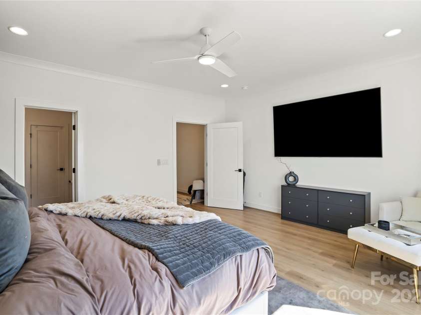 904 Van Every Street, Charlotte, NC 28205.  MLS# CAR4228481, YatesRealty ID 3501. Primary Bedroom