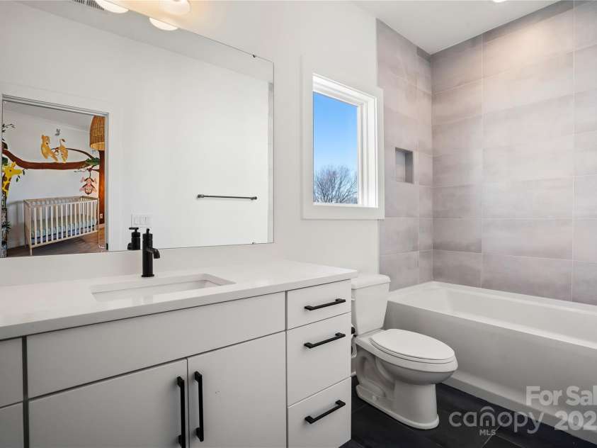 904 Van Every Street, Charlotte, NC 28205.  MLS# CAR4228481, YatesRealty ID 3501. Secondary Bathroom