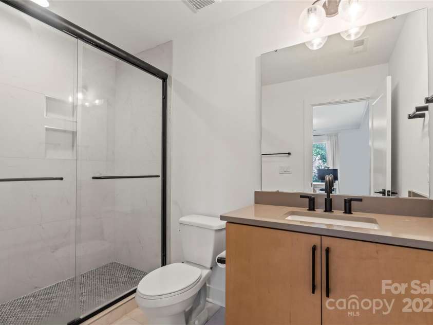 904 Van Every Street, Charlotte, NC 28205.  MLS# CAR4228481, YatesRealty ID 3501. Secondary Bathroom