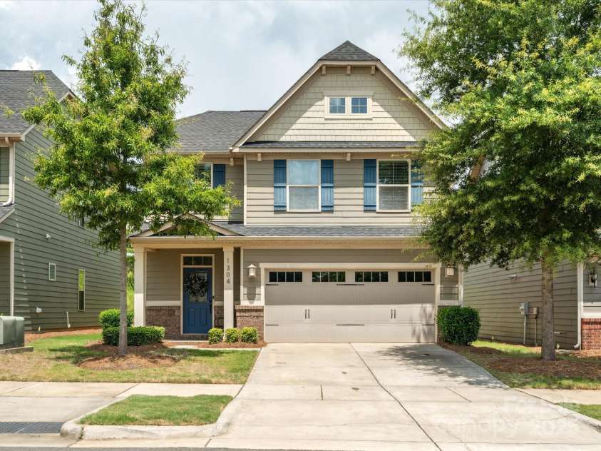 1304 Piedmont Park Drive, Charlotte, NC 28217.  MLS# CAR4287324, YatesRealty ID 35011. 