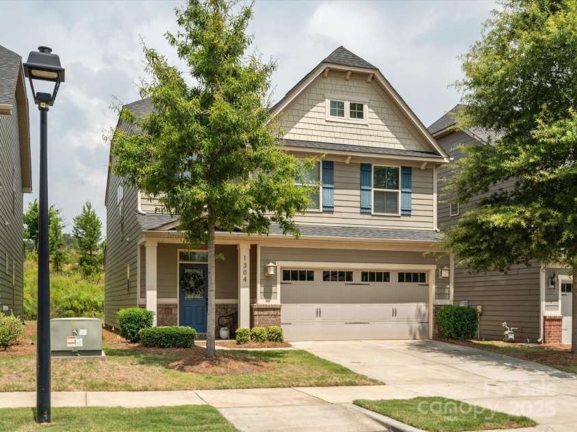 1304 Piedmont Park Drive, Charlotte, NC 28217.  MLS# CAR4287324, YatesRealty ID 35011. 