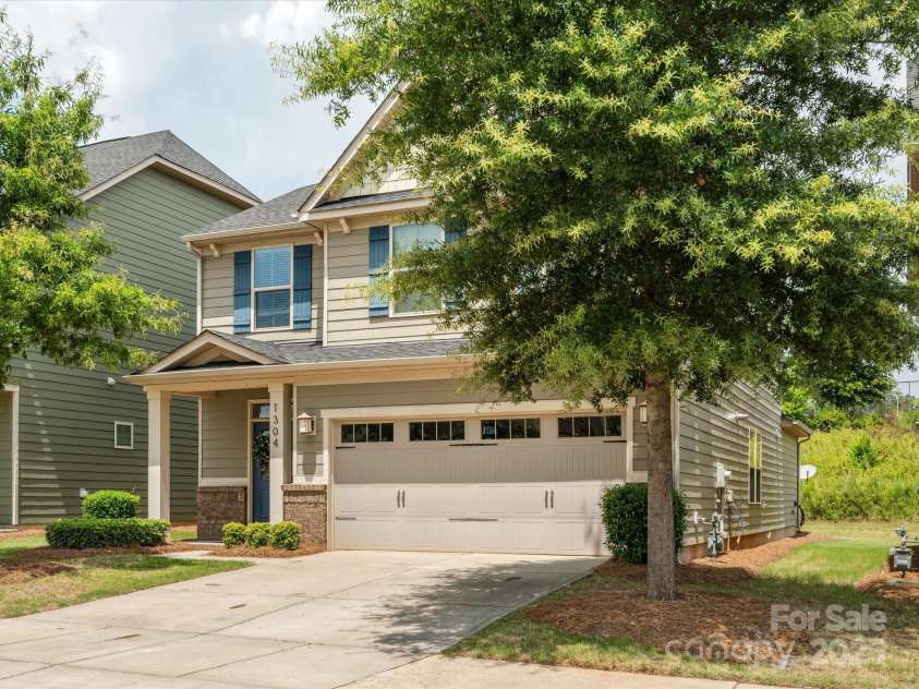 1304 Piedmont Park Drive, Charlotte, NC 28217.  MLS# CAR4287324, YatesRealty ID 35011. 