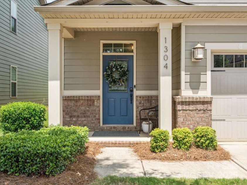 1304 Piedmont Park Drive, Charlotte, NC 28217.  MLS# CAR4287324, YatesRealty ID 35011. 