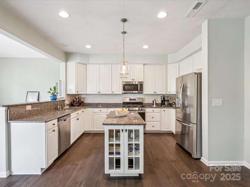 1304 Piedmont Park Drive, Charlotte, NC 28217.  MLS# CAR4287324, YatesRealty ID 35011. 