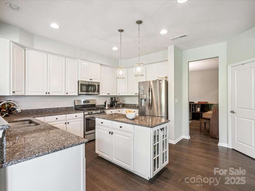 1304 Piedmont Park Drive, Charlotte, NC 28217.  MLS# CAR4287324, YatesRealty ID 35011. 