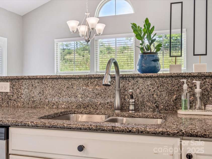 1304 Piedmont Park Drive, Charlotte, NC 28217.  MLS# CAR4287324, YatesRealty ID 35011. 