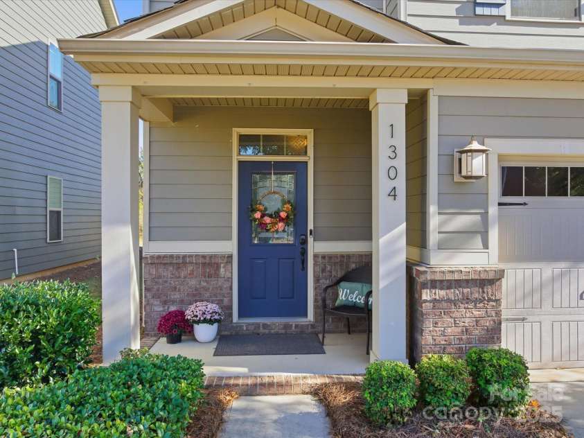 1304 Piedmont Park Drive, Charlotte, NC 28217.  MLS# CAR4287324, YatesRealty ID 35011. 