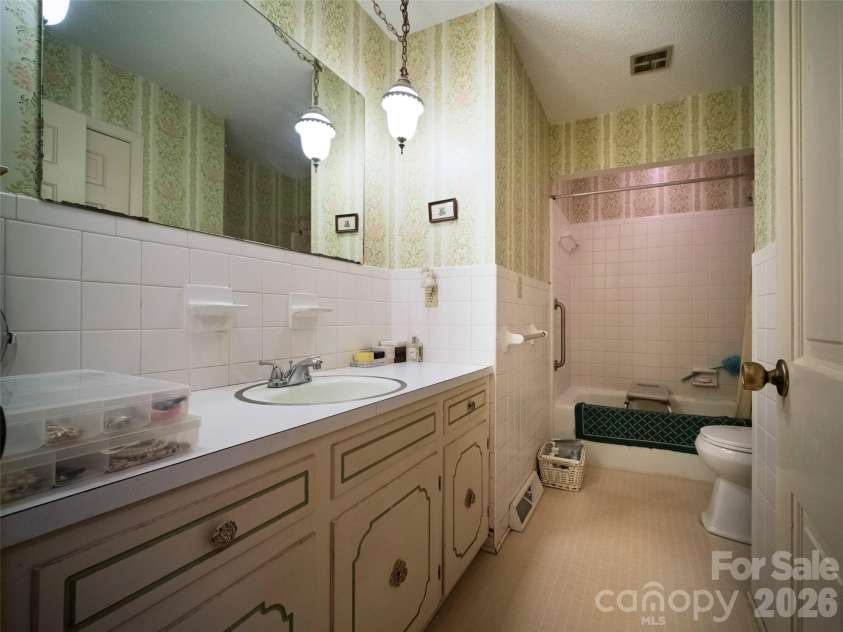 607 Bethany Road, Gastonia, NC 28052.  MLS# CAR4397980, YatesRealty ID 35011. 