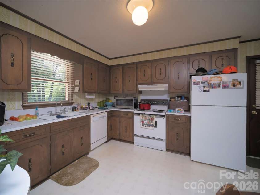 607 Bethany Road, Gastonia, NC 28052.  MLS# CAR4397980, YatesRealty ID 35011. 