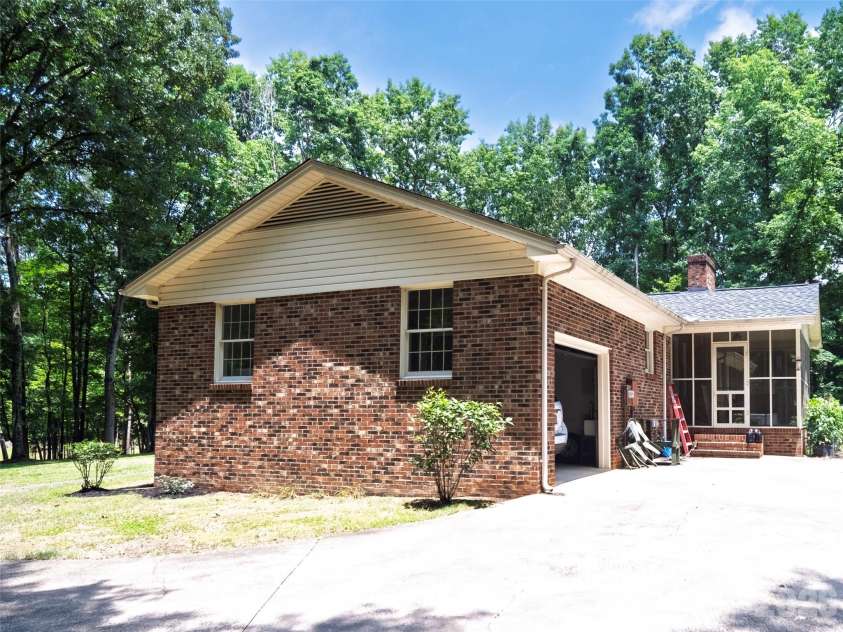 607 Bethany Road, Gastonia, NC 28052.  MLS# CAR4397980, YatesRealty ID 35011. 